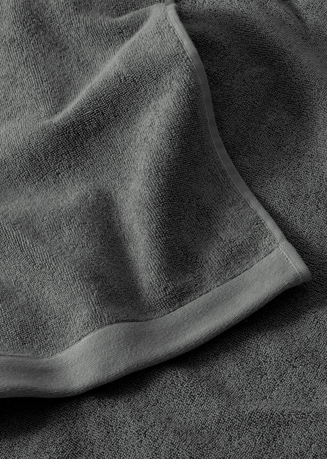 Oplev Luksus med Antracitgrå Frotté Håndklæde | Sekan Studio – ByNordico